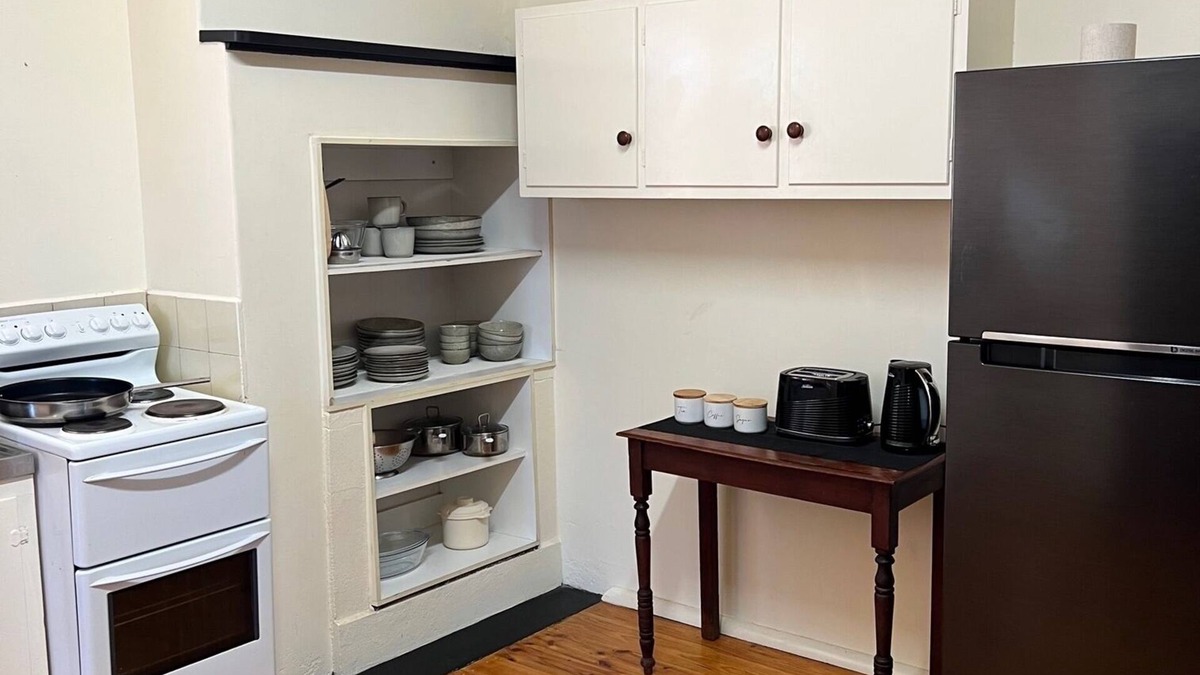 Napperby House | 3 Bedroom House, heating & cooling -17kms to Port Pirie - Pet Friendly.