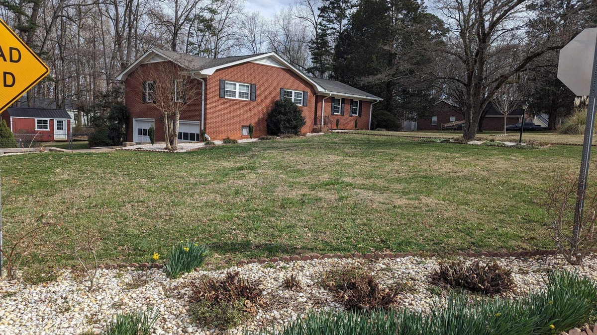 Salisbury House | 3-bedroom house in awesome Salisbury with WiFi, AC