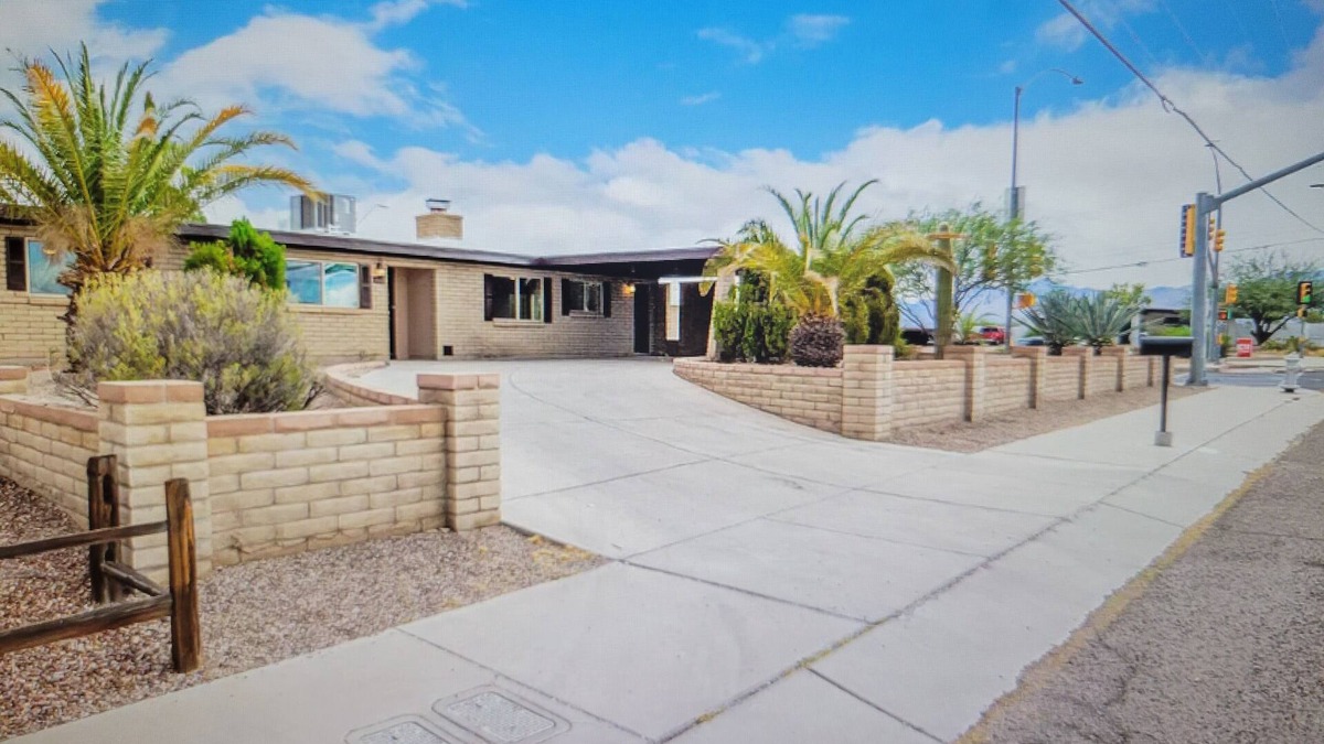 South Harrison House | 3-bedroom house in charming Tucson with AC, WiFi. Enjoyable getaway awaits