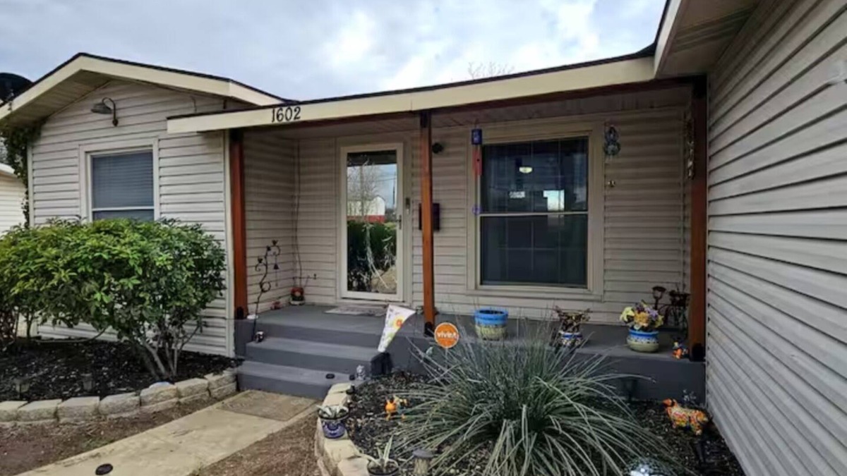 Amistad National Recreational Area House | 3-bedroom house in Delightful Del Rio, Texas with WiFi , AC. Come take a look.