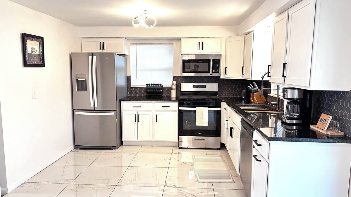 Carnegie House | 3-bedroom house in enjoyable Carnegie with AC, WiFi