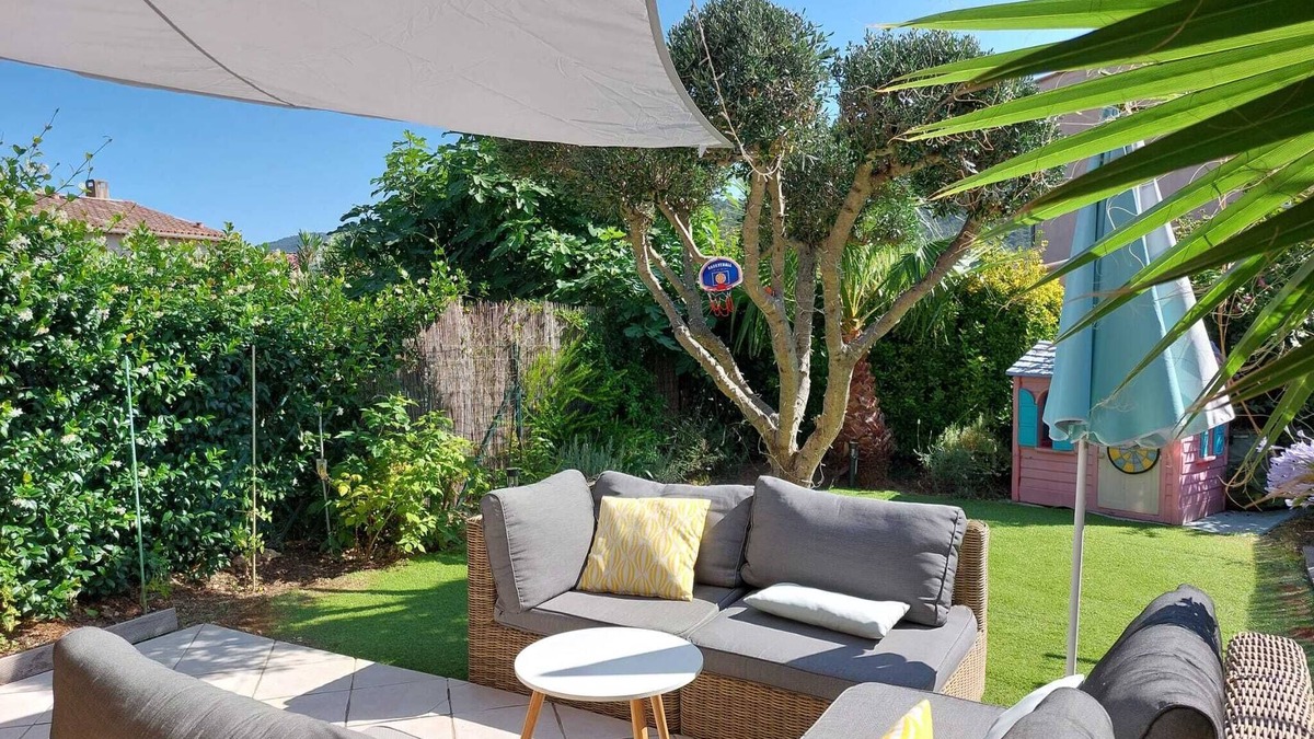 La Mole House | 3 bedroom house in La Môle, Gulf of Saint Tropez in residence with swimming pool