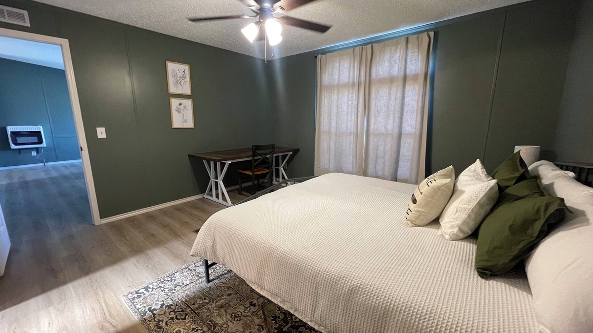 Porum House | 3-bedroom house in Porum Landing, waterfront with lots of space inside and out!