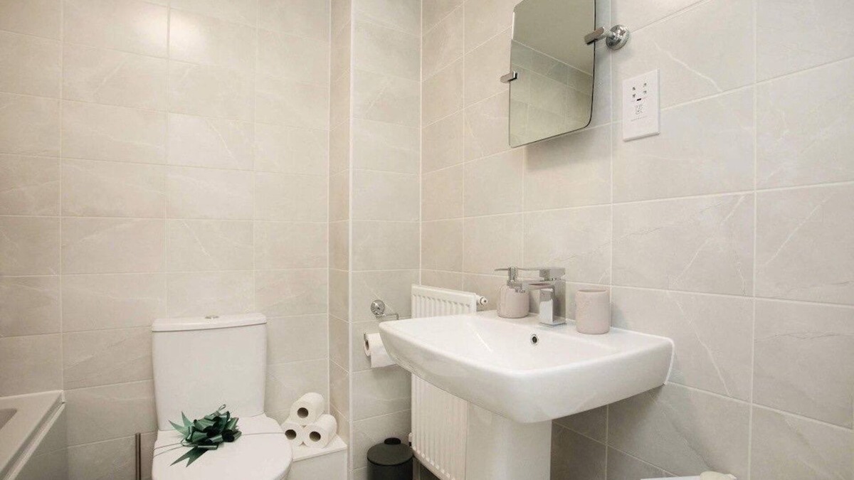 Rugby House | 3 Bedroom House in Rugby