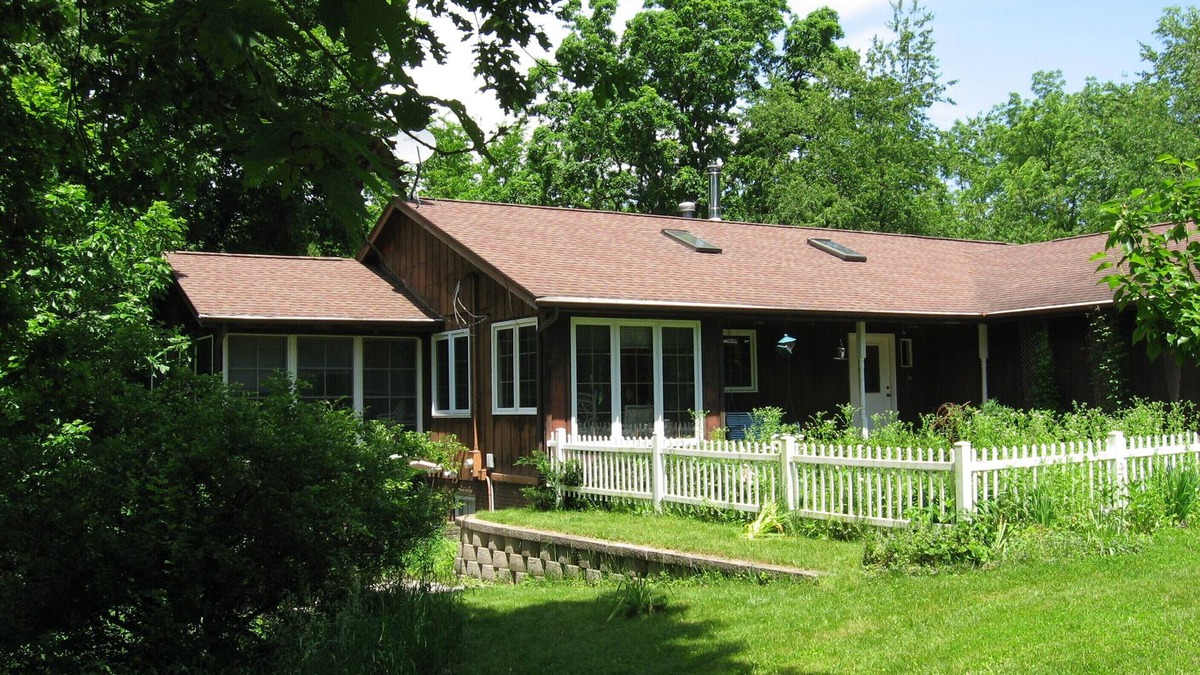 Oakdale House | 3 Bedroom House in Rural Setting but close to Iowa City/Solon