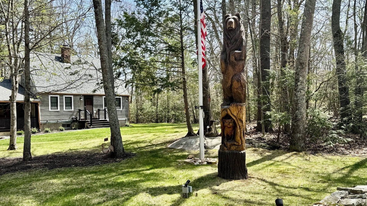 Cape Neddick House | 3-bedroom house in serene Cape Neddick Maine WiFi, AC. Enjoy some peace & quiet