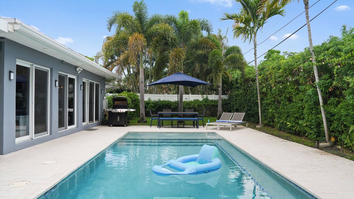 South Corals House | 3-bedroom house in tranquil Oakland Park with heated pool