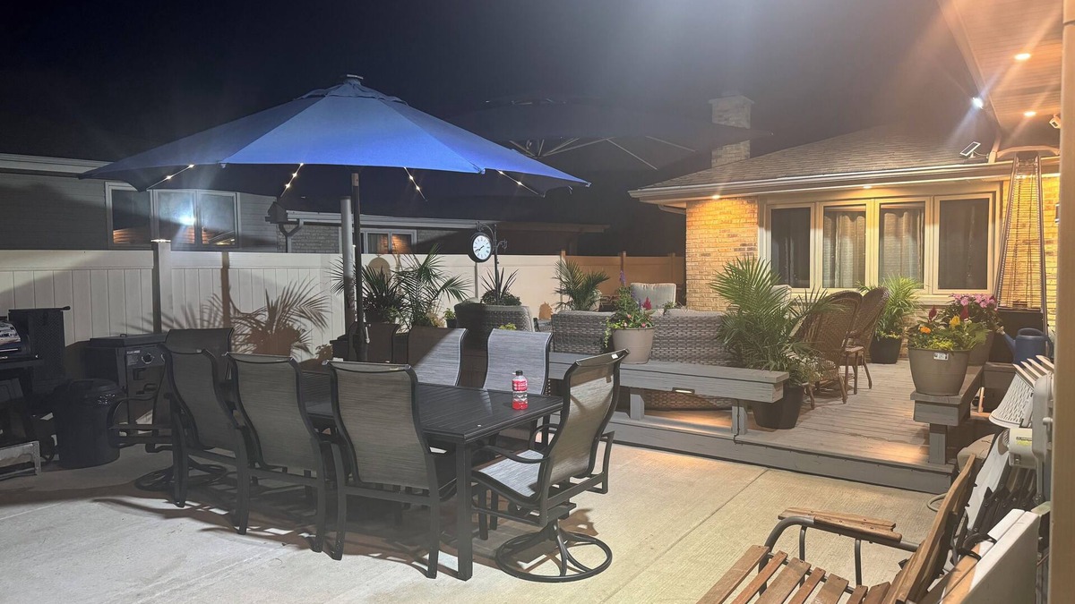 Orland Hills House | 3-bedroom house in fabulous Orland Hills with fitness room, AC, WiFi