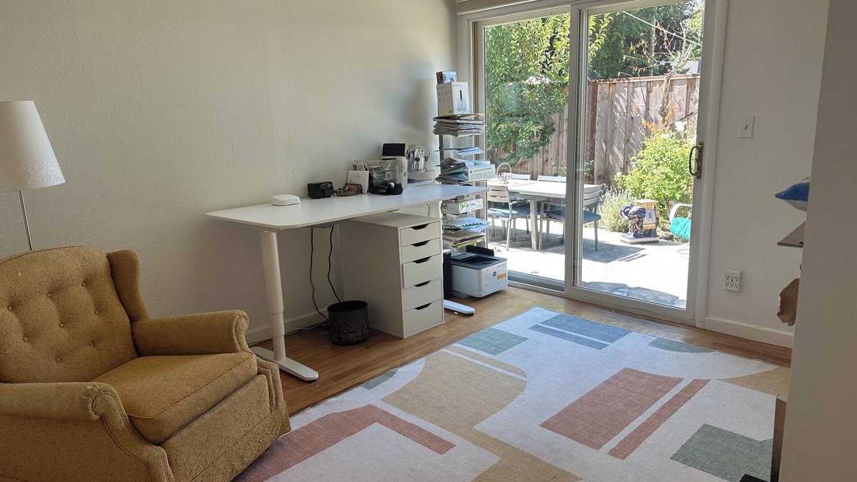 Redwood City House | 3-bedroom house in Redwood City near Stanford. Sunny, gardened, modern decor.