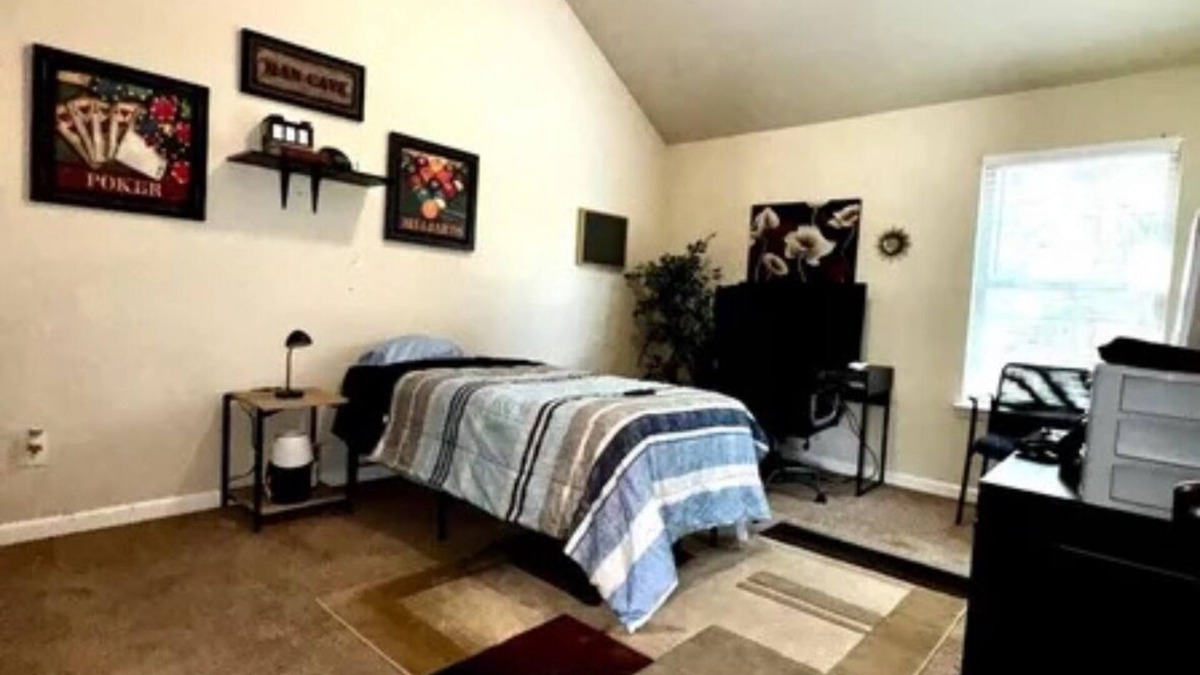 Covington House | 3-bedroom house in welcoming Covington with WiFi, fitness room, AC