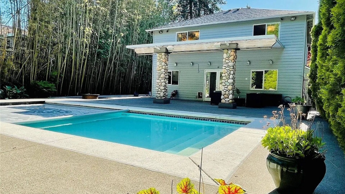Meadowbrook House | 3-bedroom house in welcoming Seattle with fitness room, WiFi
