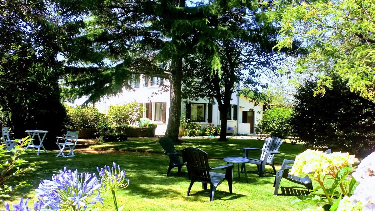 Treveneuc House | 3-bedroom house, large 110m2 WIFI garden, two and a half miles from the beach.