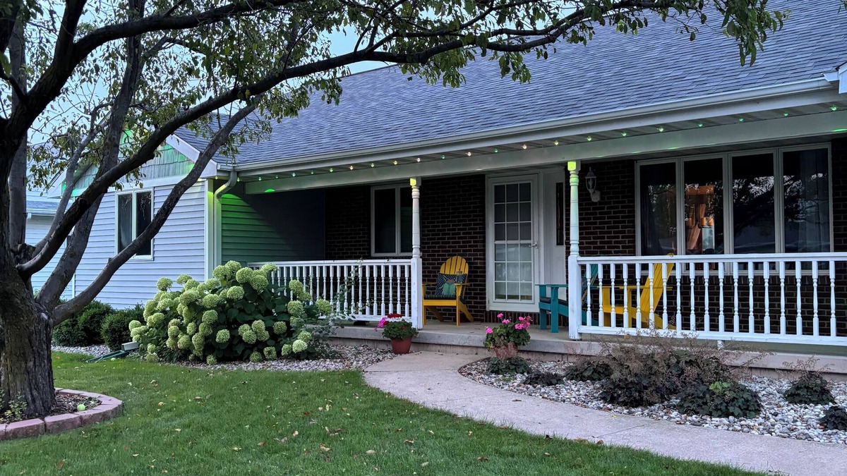 Menasha House | 3-bedroom house located just 25 minutes south of Lambeau Field for NFL Draft