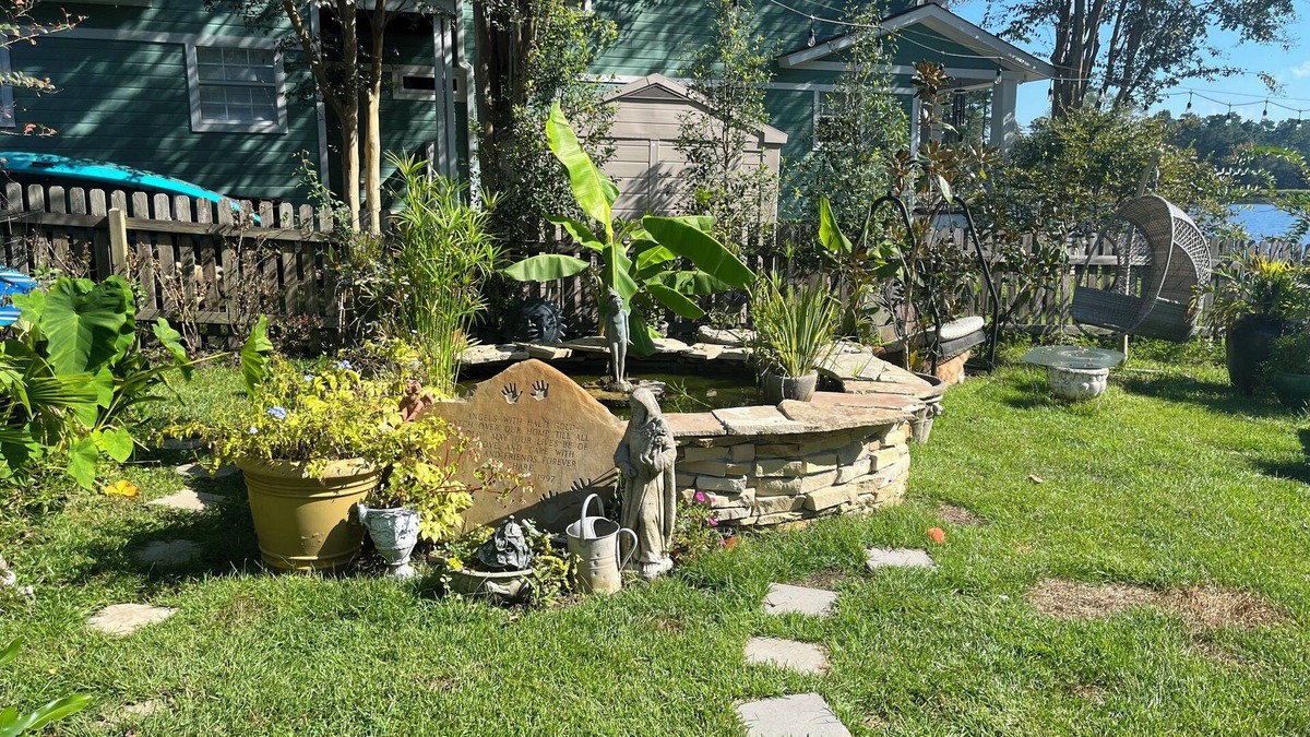 Hattiesburg House | 3-bedroom house on beautiful lake with hot tub, golf community, 3 miles to USM