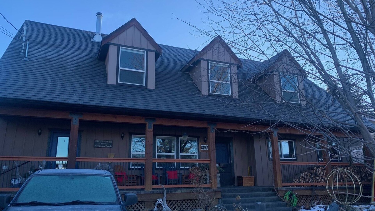 Central Okanagan House | 3 bedroom house, pet friendly, large yard, close to lake