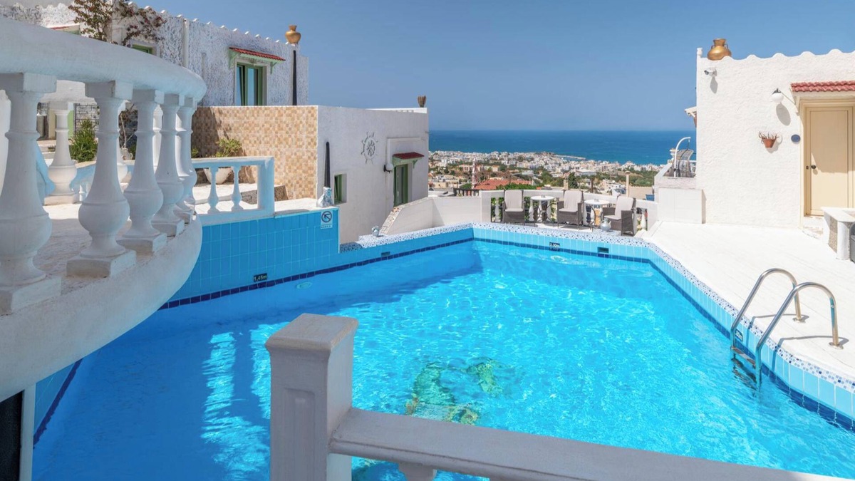 Piskopiano House | 3 Bedroom House - Sleeps 15 - Pool, Garden, Wifi