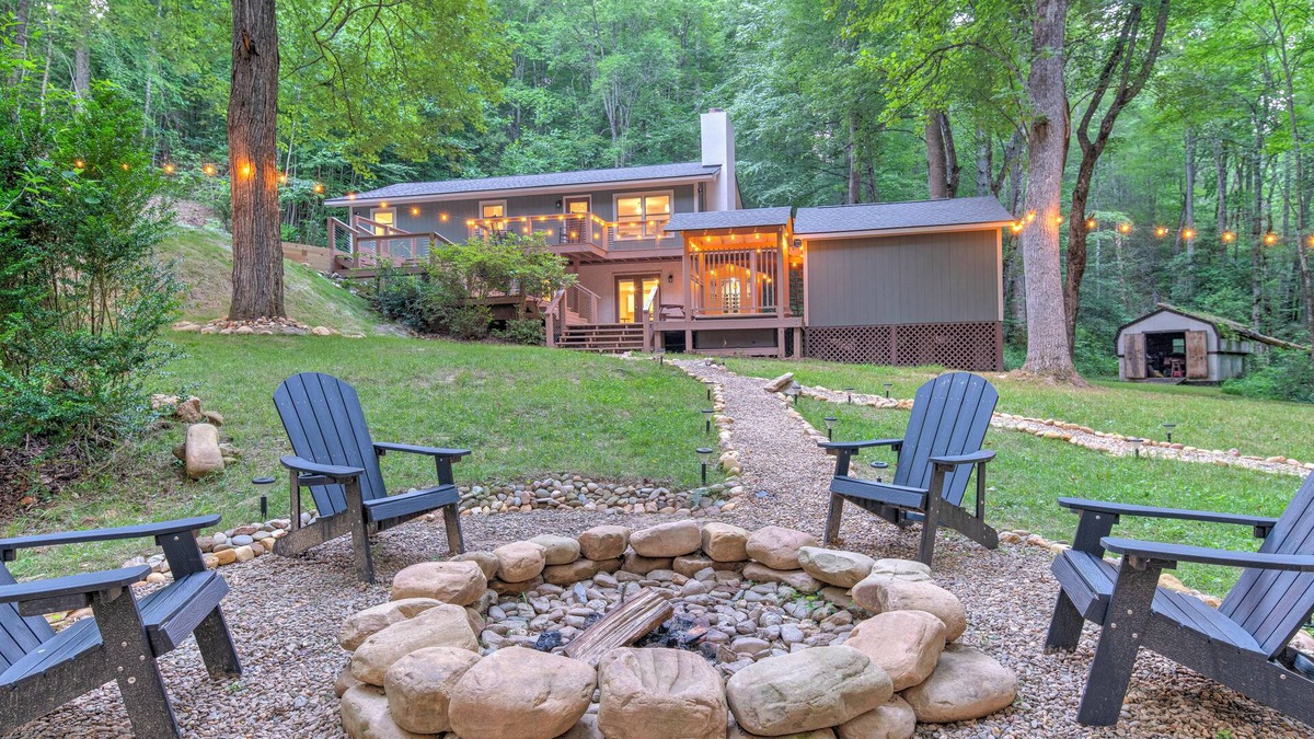 Hendersonville House | 3 Bedroom House in DuPont with Hot-tub, Sauna, and Game Room!