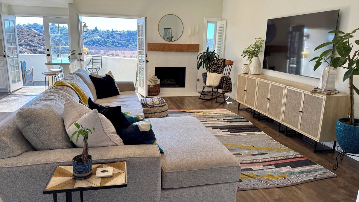 Kit Carson House | 3 Bedroom House w/Beautiful views near Wild Animal Park and Wine Tasting