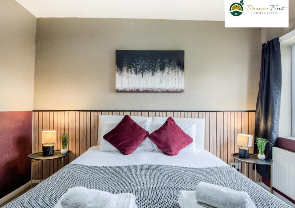 Binley Apartment | 3 BedRoom House with 5 Beds House By Passionfruit Properties Near Coventry City Centre - BCC