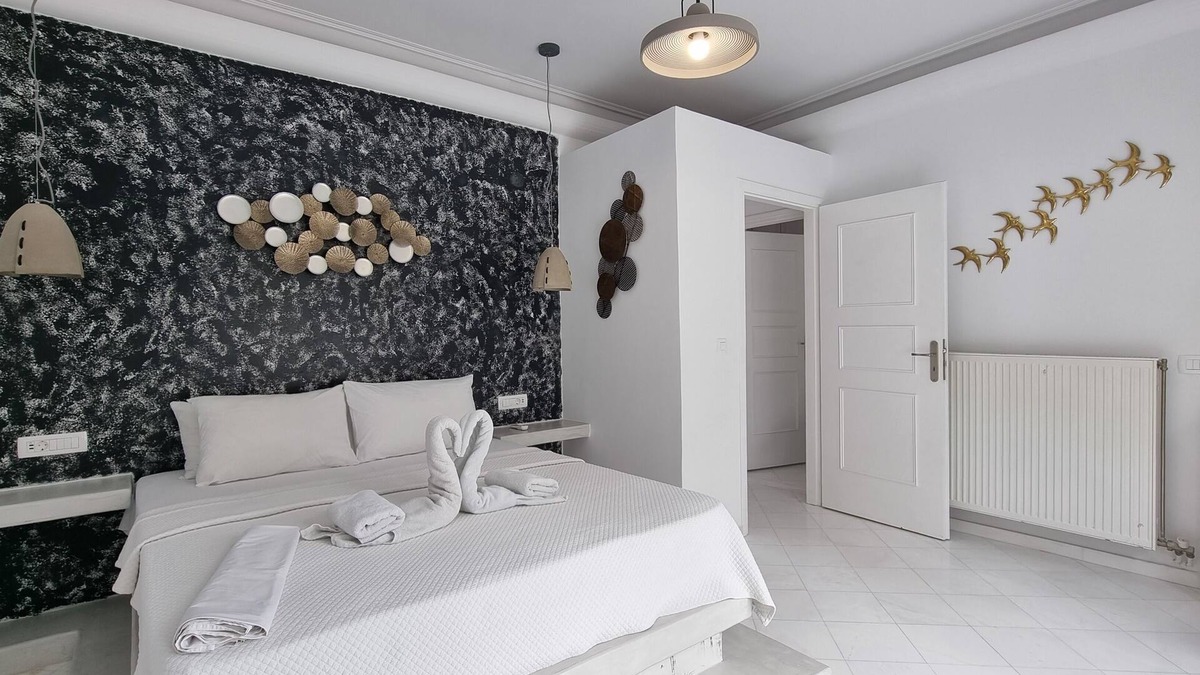 Perissa Apartment | 3 Bedroom House With Free car Rental