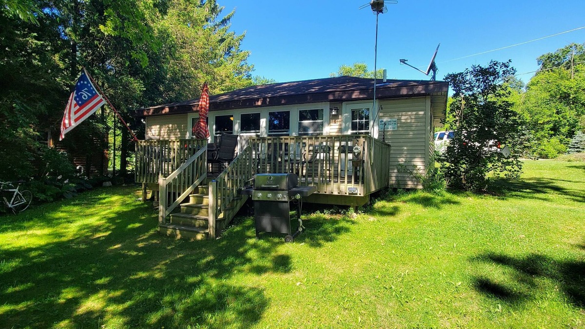 Campbellsport Cottage | 3-bedroom lake cottage in the Kettle Moraine State Forest