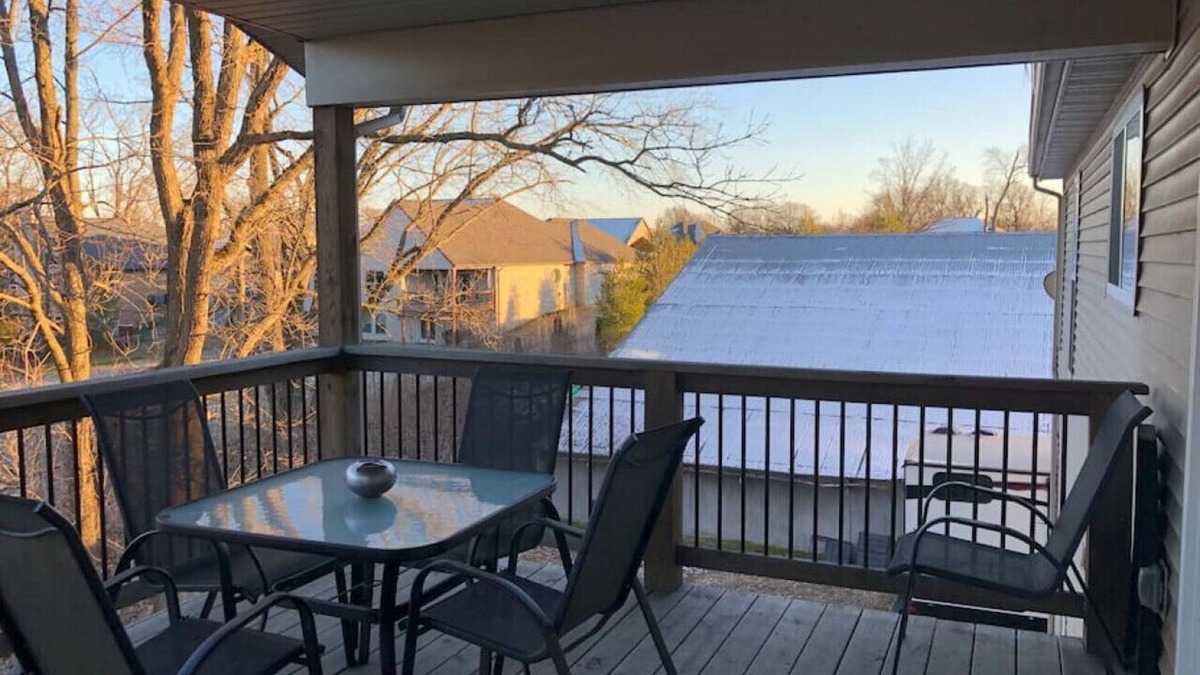 Collinsville Apartment | 3 Bedroom Loft overlooking water