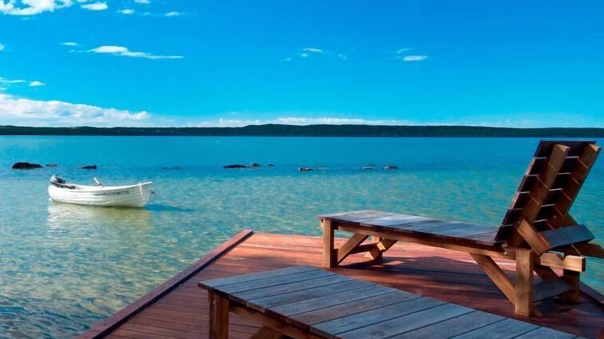 Weyba Downs House | 3 Bedroom Luxury Lakehouse (2 bedroom lockoff) - Double spas & wood fire