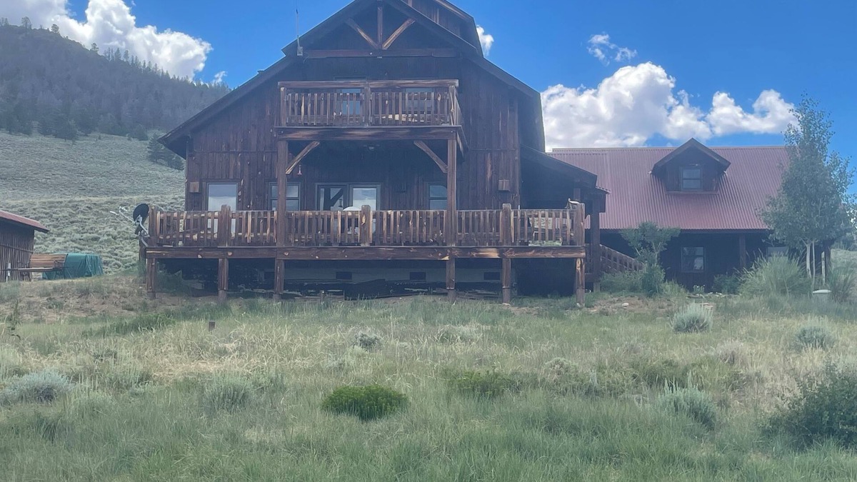Gunnison House | 3 bedroom luxury cabin near Gunnison with amazing views and solitude.
