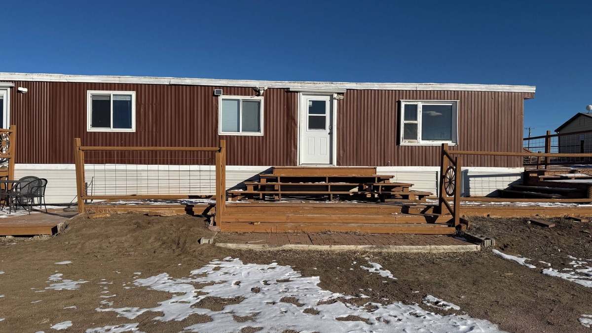 Natrona County House | 3-bedroom mobile home with horse pasture in welcoming Evansville with WiFi