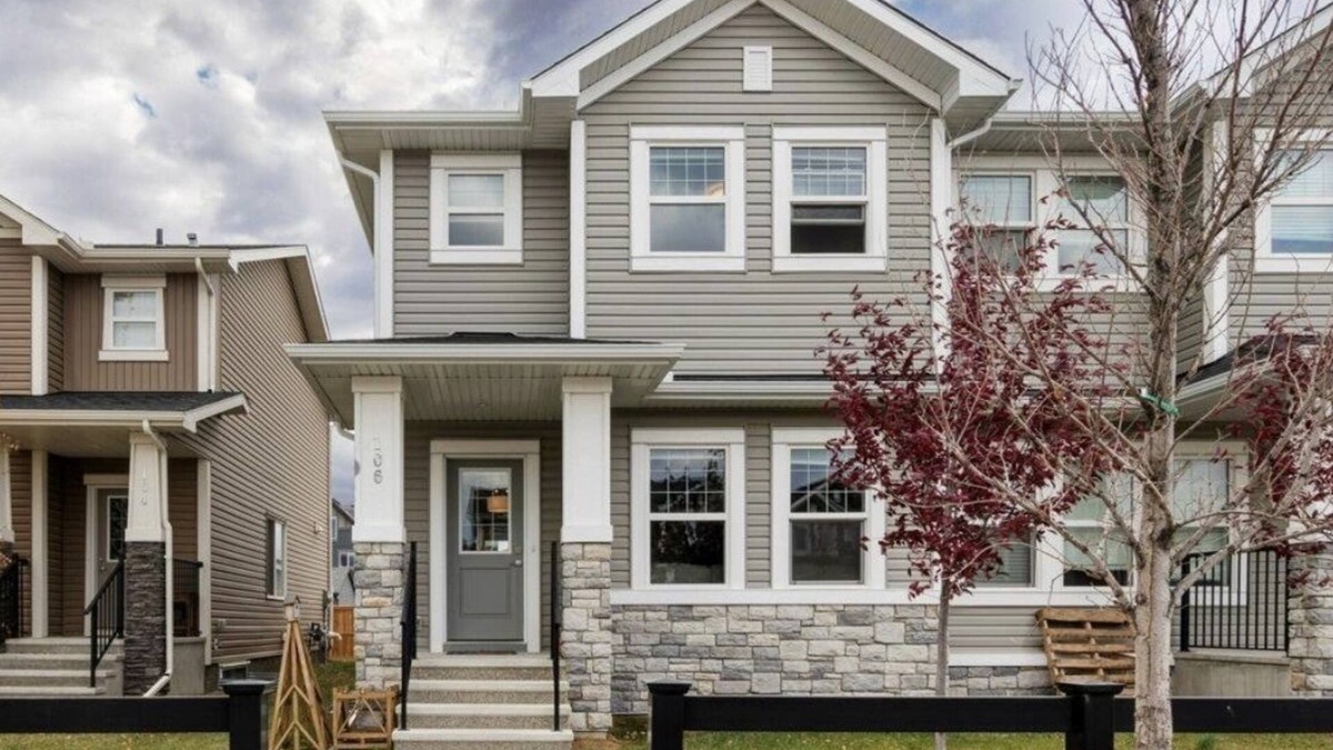 Cochrane House | 3 Bedroom Near Calgary & Mountains