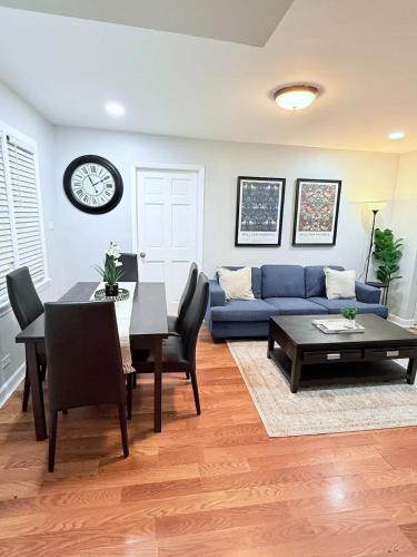 River Grove House | 3 bedroom near O'Hare Airport- King bed 1 Story