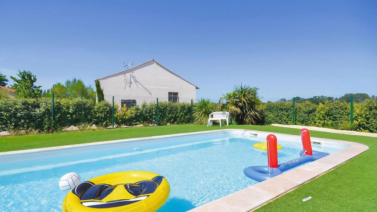Le Sambuc Apartment | 3 bedroom nice apartment in Le Sambuc