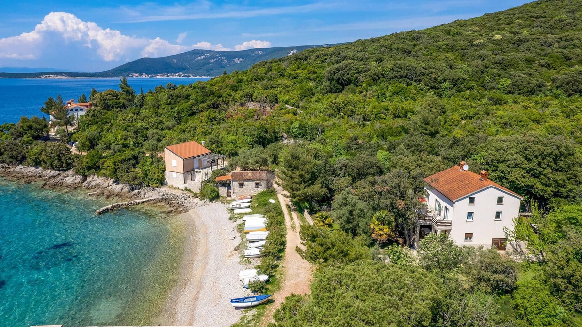 Sveti Jakov Apartment | 3 bedroom nice apartment in Cres