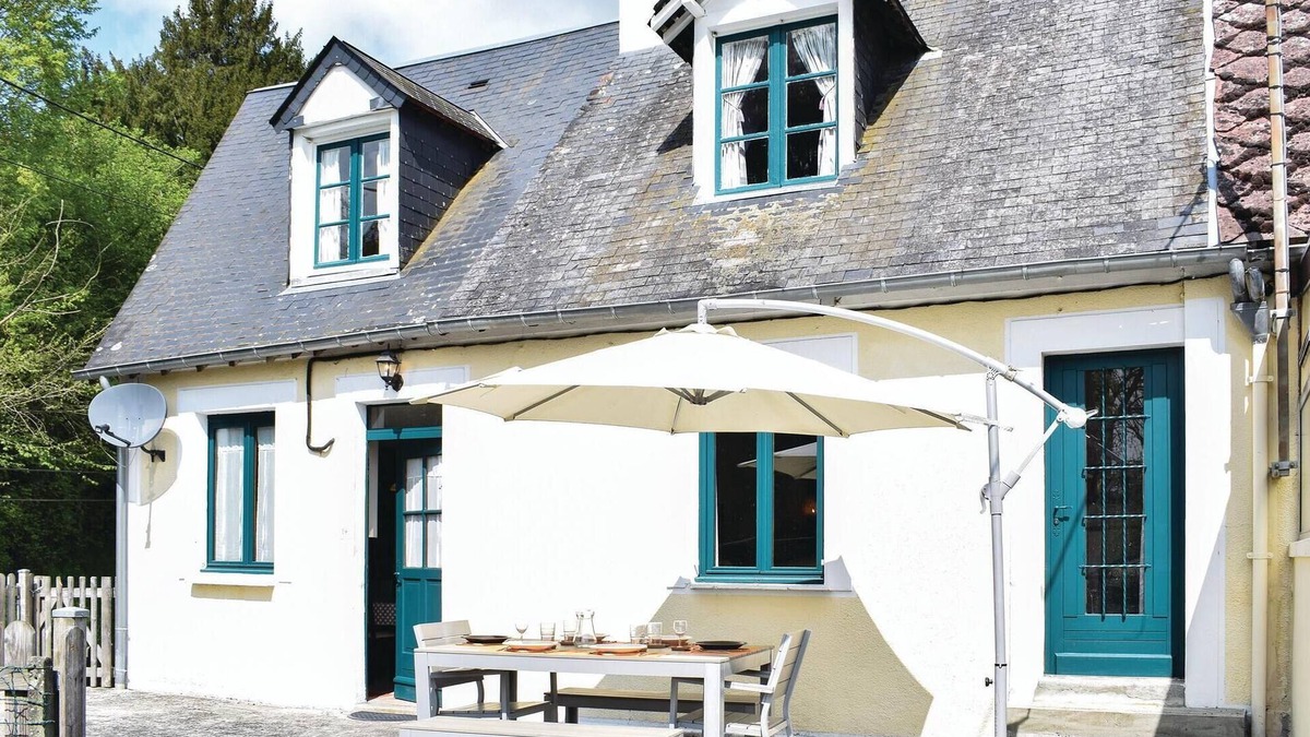 Pont-d'Ouilly House | 3 bedroom nice home in Pont d'Ouilly