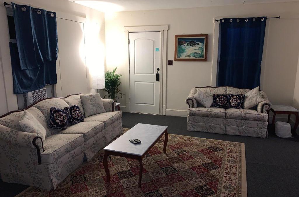 Charlton Heights Apartment | 3 bedroom one bathroom townhouse - 20B Elm street Charlton Heights WV 25040