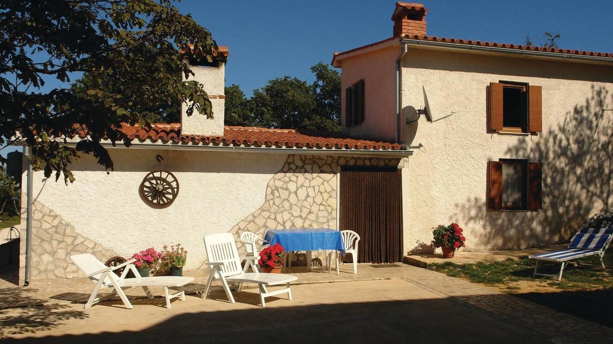 Hrboki House | 3 bedroom pet friendly home in Barban