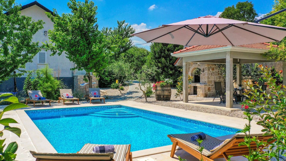 Prolozac House | 3 bedroom pet friendly home in Sumet