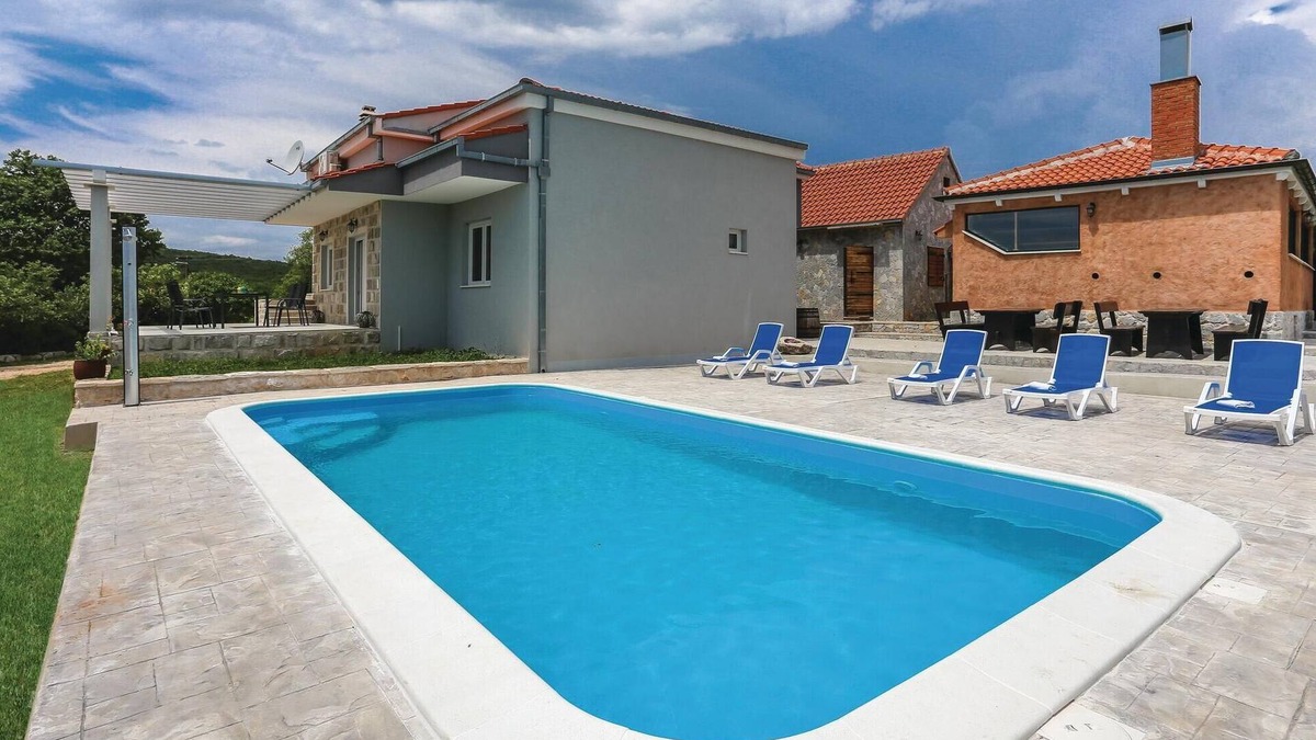 Municipality of Klis House | 3 bedroom pet friendly home in Dugogabe