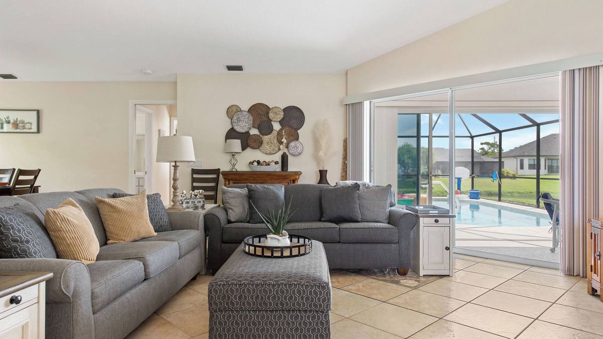 Pebble Beach House | 3-bedroom Pool house in charming Rotonda West with AC/Wifi/BBQ/King Beds