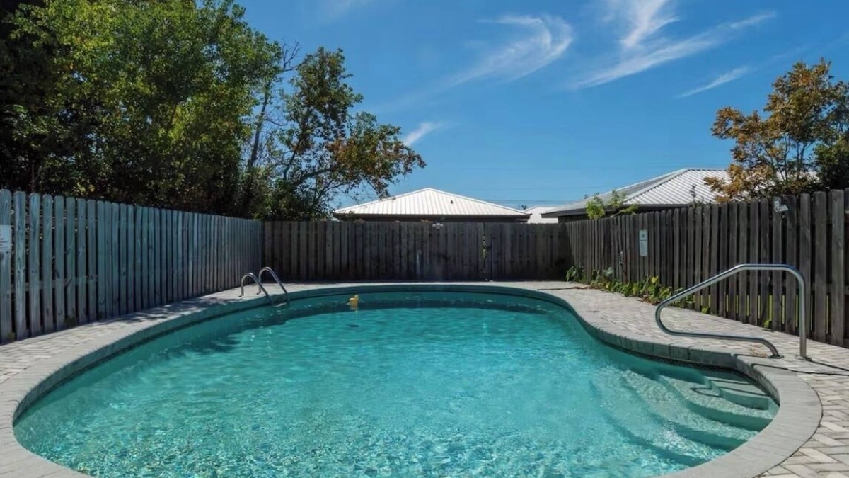 Highland City Apartment | 3-bedroom Poolside Getaway