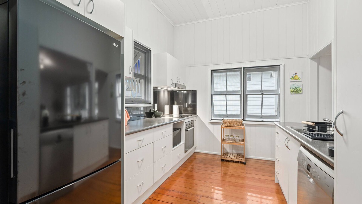 North Booval House | 3 Bedroom Queensland House in Ipswich