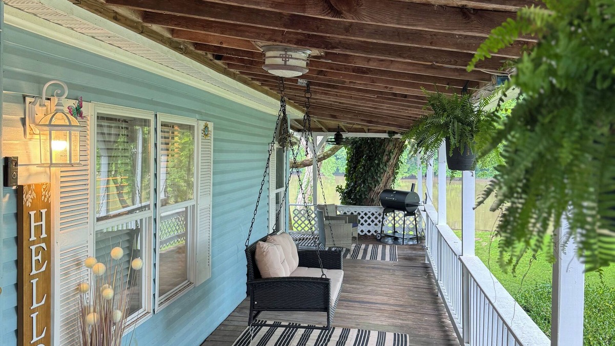 Saint Mary Of The Woods House | 3 bedroom River Cabin Retreat!