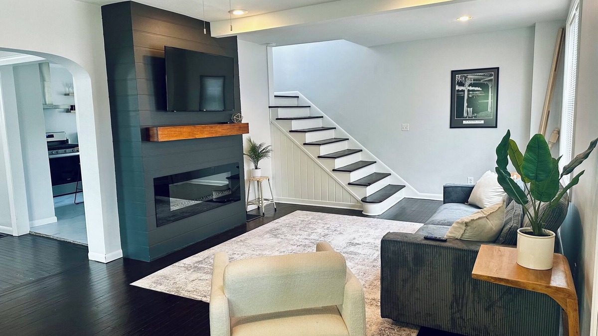 Leadsville House | 3-bedroom Scandinavian Style house in Downtown Elkins with Wifi, HVAC, Back Yard