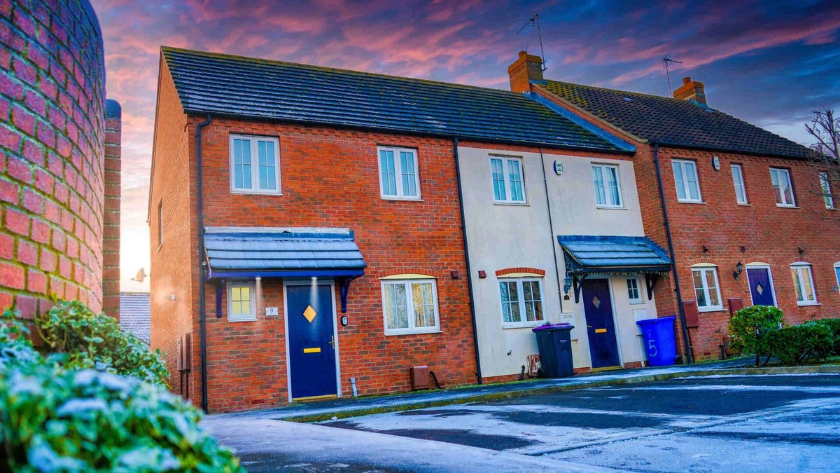Frampton House | 3 Bedroom Town House, 5 minutes from town centre