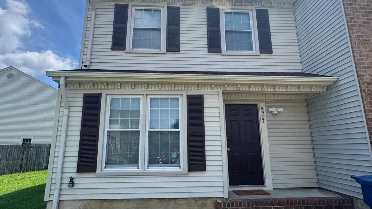 Northwest House | 3-bedroom townhome in charming Virginia Beach