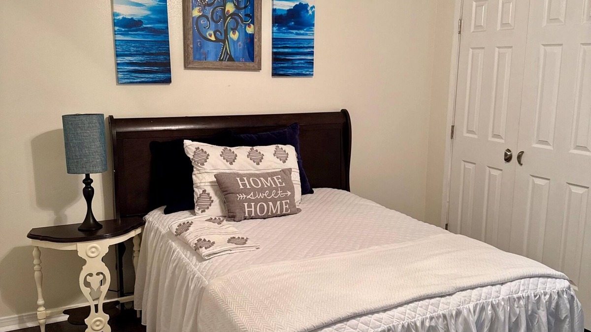 Destrehan House | 3-bedroom townhome Destrehan neighborhood just 10 minutes from NOLA airport.