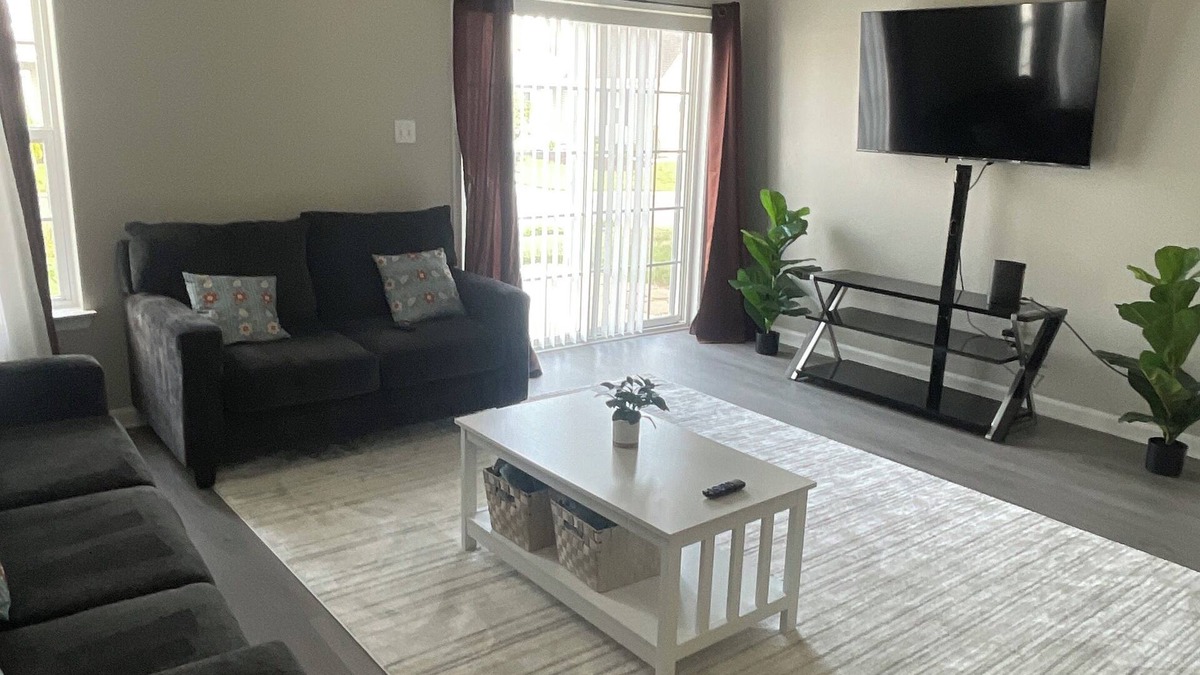 Delmar House | 3-bedroom townhome in tranquil Delmar with WiFi, AC. Relax and unwind