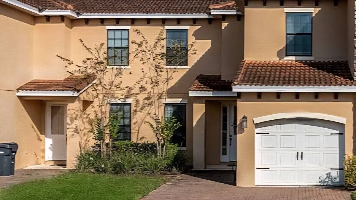 Haines City House | 3-bedroom townhome in tranquil Poinciana with fitness room, AC