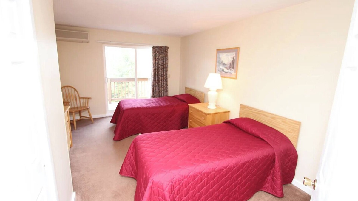 Plymouth House | 3-bedroom townhome in wonderful Ashland, NH with WiFi, AC