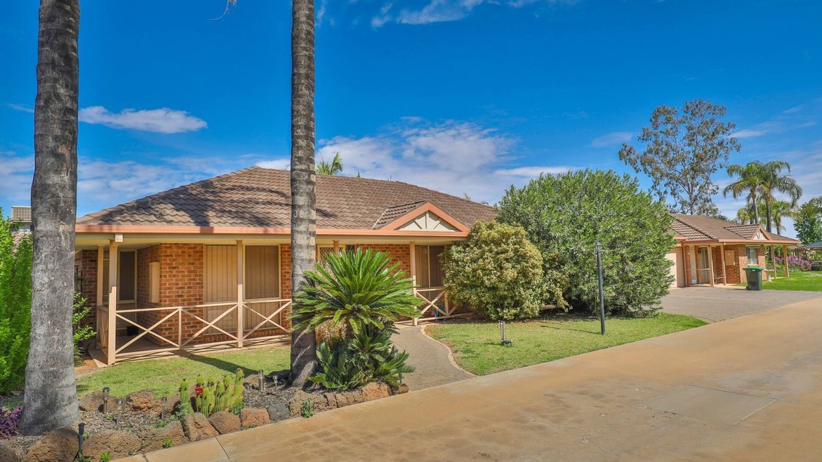 Mildura House | 3 Bedroom Townhouse with WIFI on 15th St